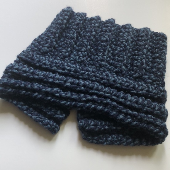 NEW! Crochet neck cowl - bulky knit scarf - Picture 5 of 7